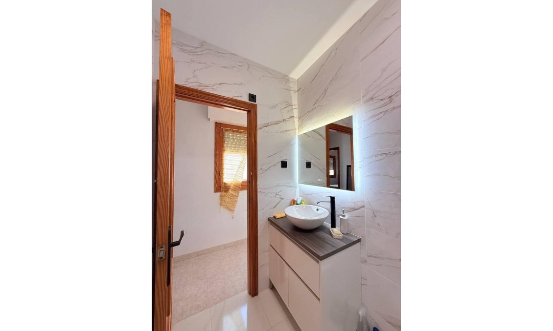 Revânzare - Mansardă -
Torrevieja - Playa del Cura