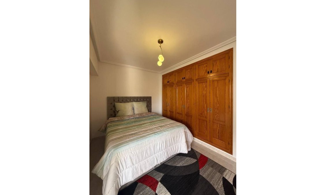 Revânzare - Mansardă -
Torrevieja - Playa del Cura