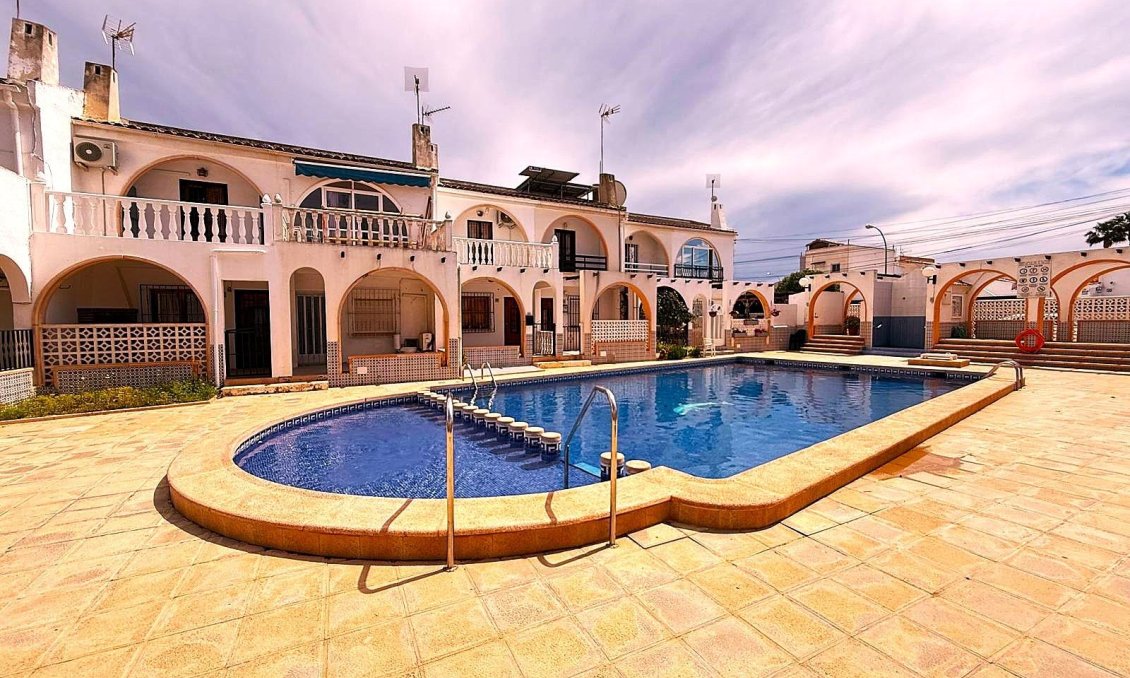 Használt Ingatlanok - Sorház -
Torrevieja - El Chaparral