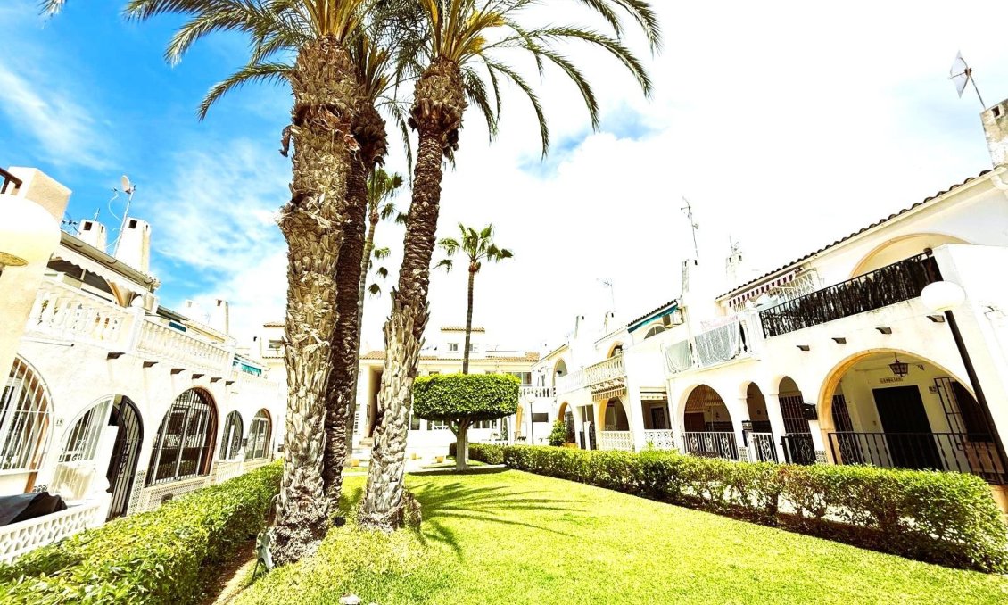 Használt Ingatlanok - Sorház -
Torrevieja - El Chaparral