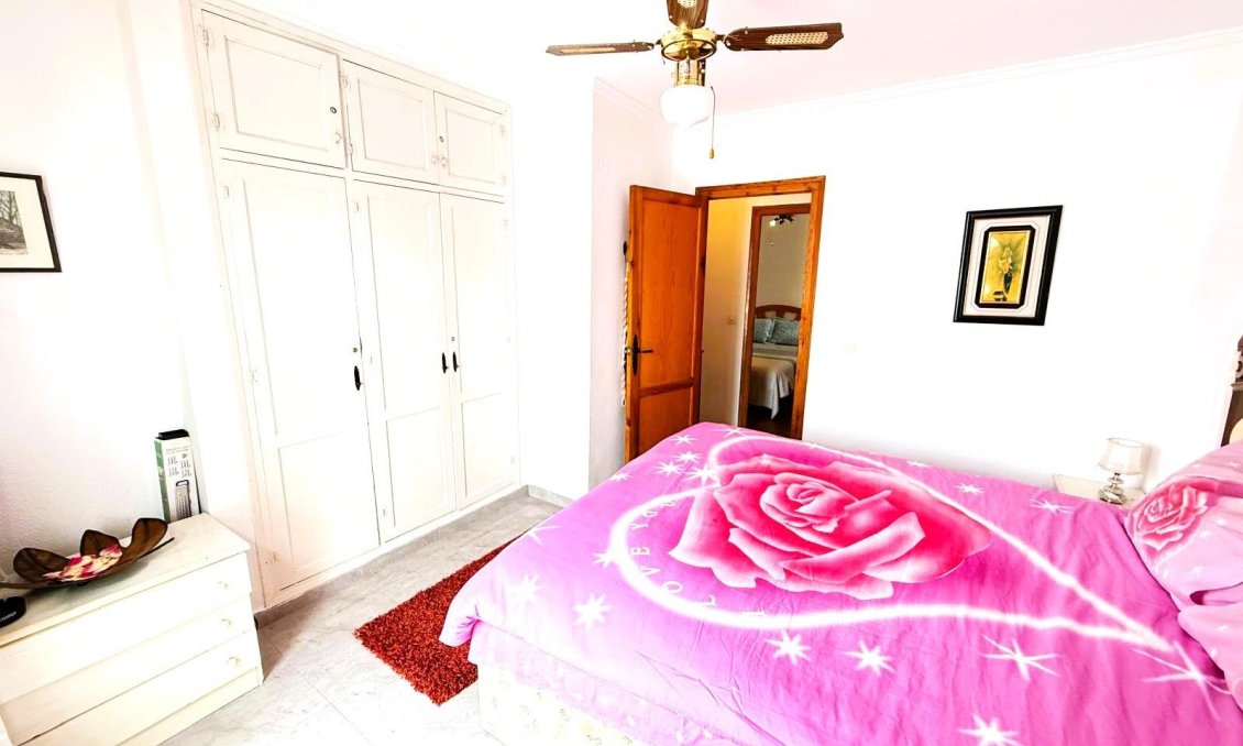 Használt Ingatlanok - Sorház -
Torrevieja - El Chaparral