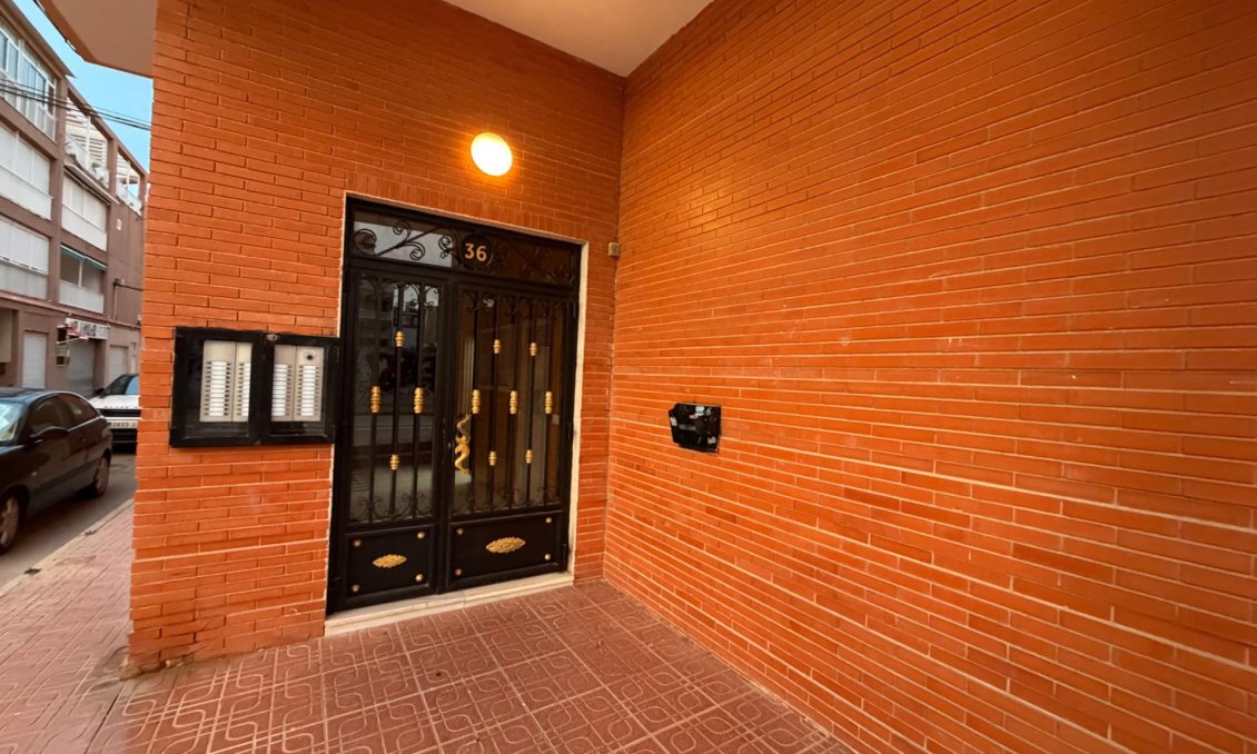 Használt Ingatlanok - Apartman -
Torrevieja - La Mata Pueblo