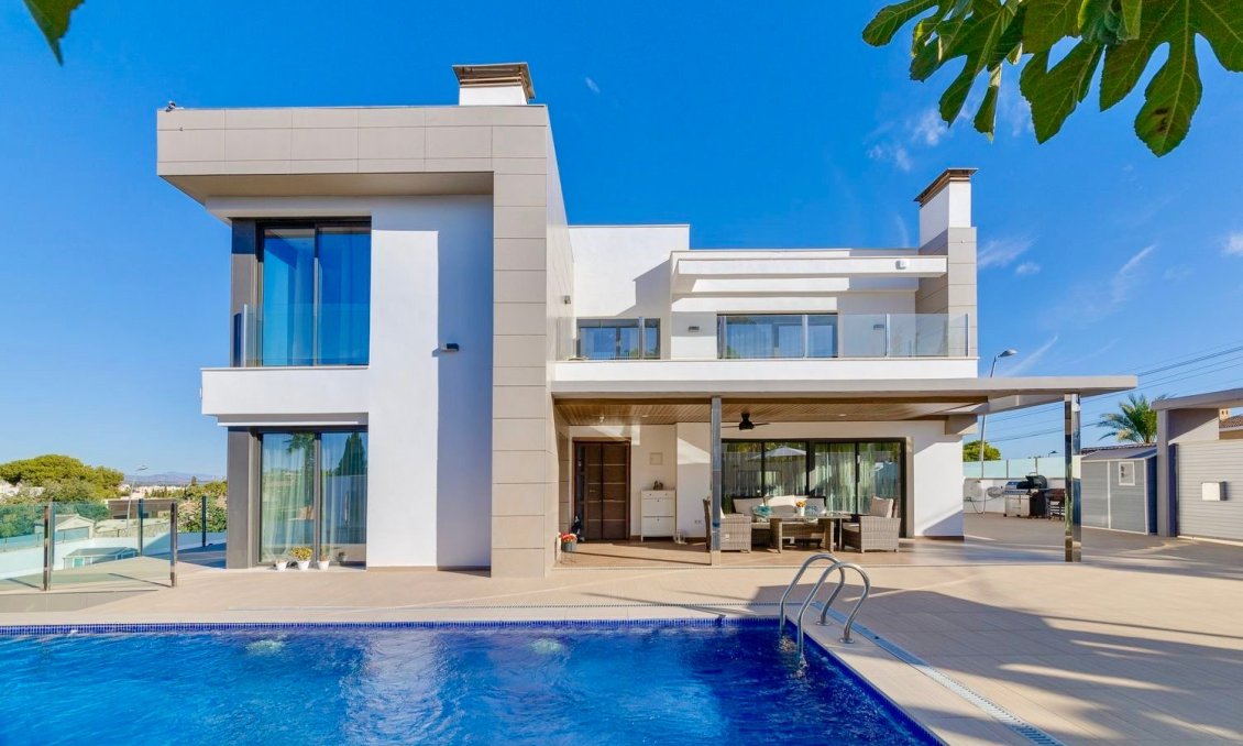 Használt Ingatlanok - Villa -
Torrevieja - Costa Blanca