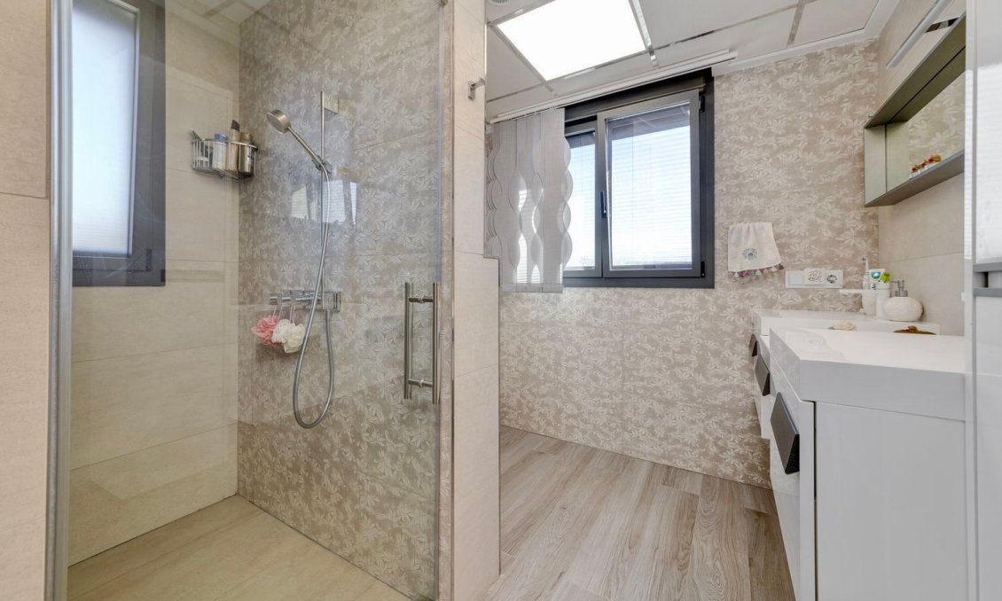 Használt Ingatlanok - Villa -
Torrevieja - Costa Blanca