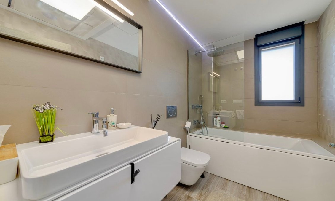 Használt Ingatlanok - Villa -
Torrevieja - Costa Blanca