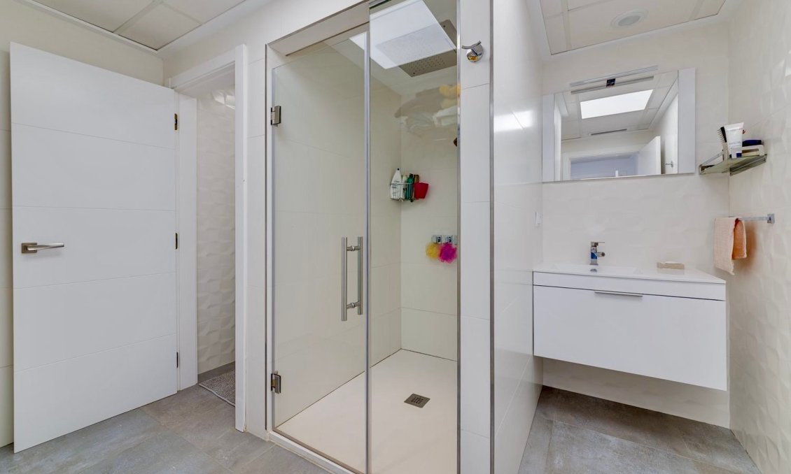 Használt Ingatlanok - Villa -
Torrevieja - Costa Blanca