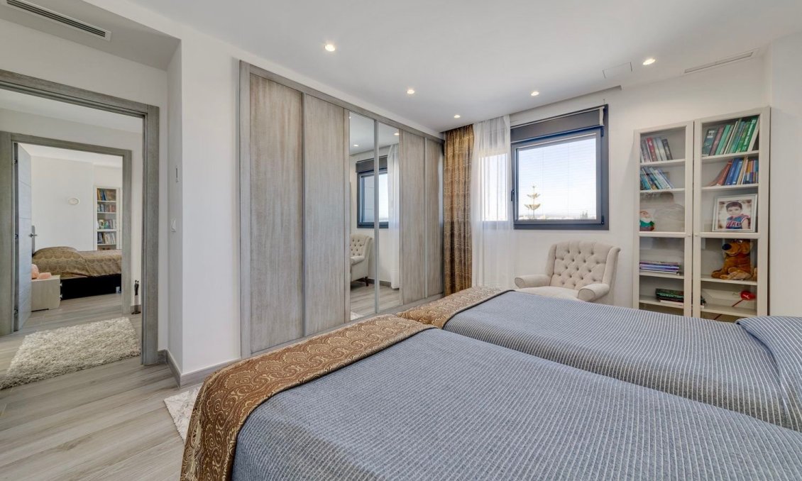 Használt Ingatlanok - Villa -
Torrevieja - Costa Blanca