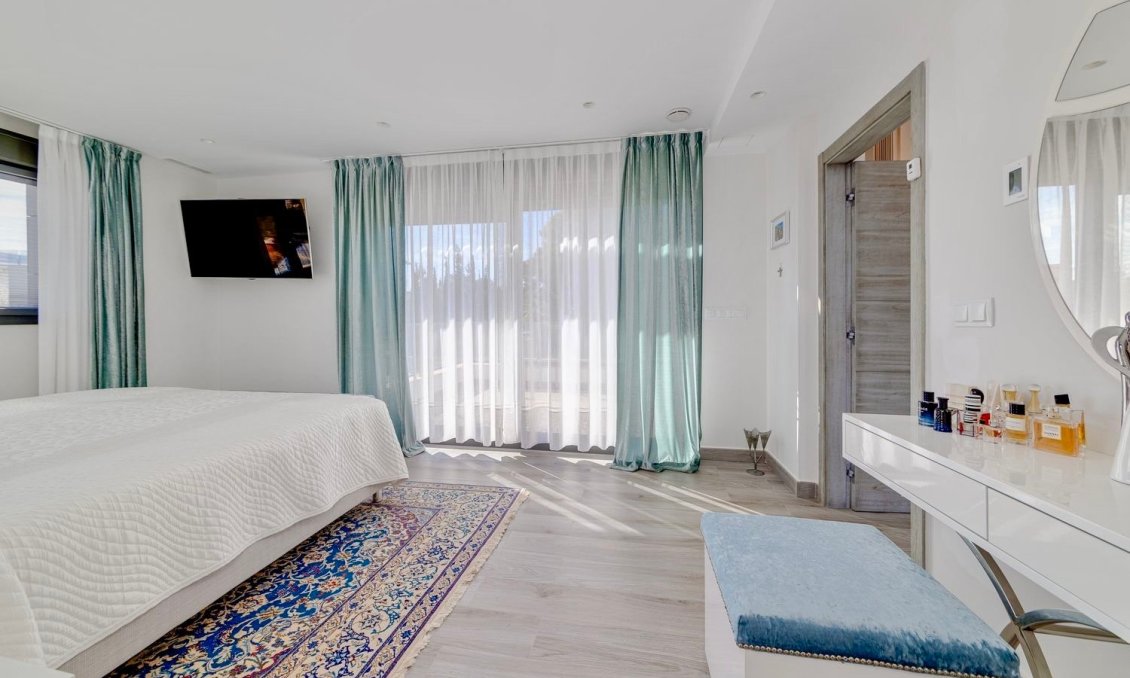 Használt Ingatlanok - Villa -
Torrevieja - Costa Blanca