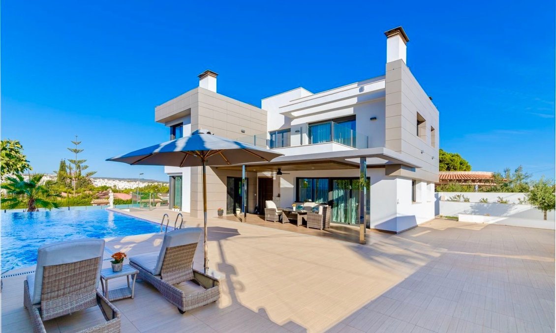 Használt Ingatlanok - Villa -
Torrevieja - Costa Blanca