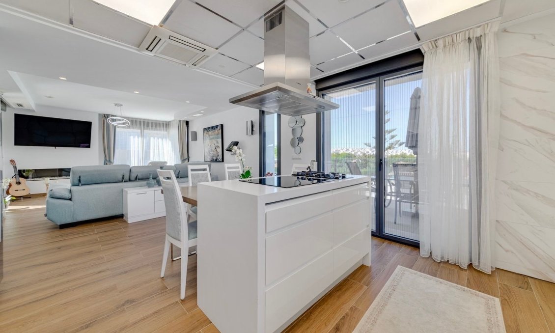 Használt Ingatlanok - Villa -
Torrevieja - Costa Blanca