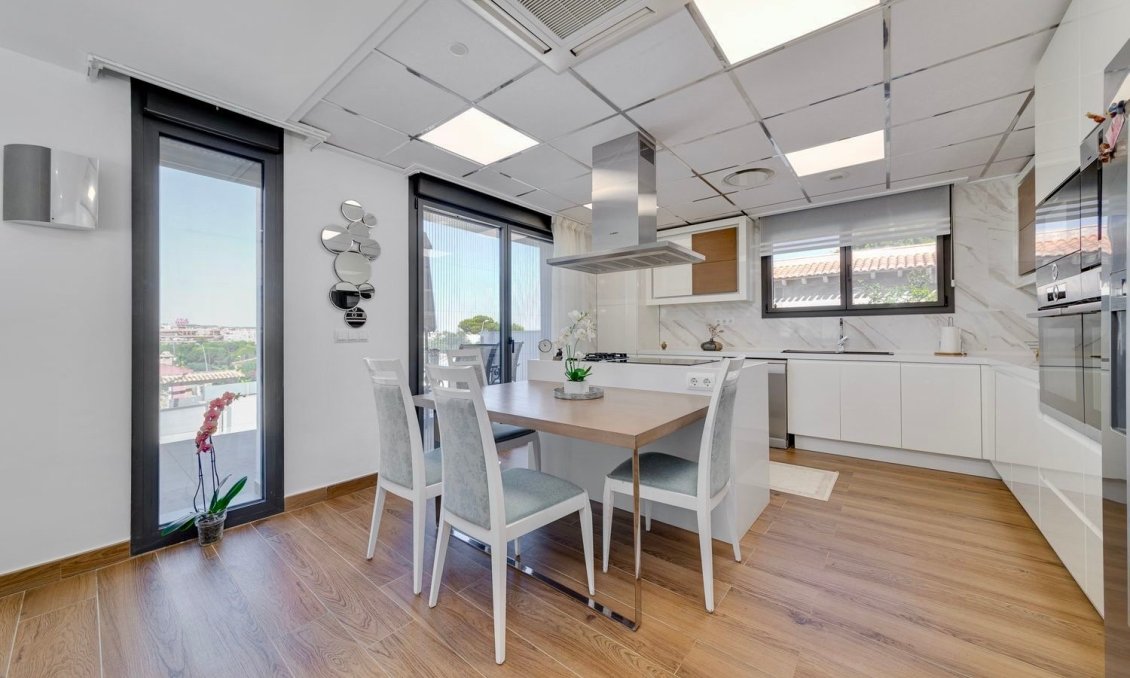 Használt Ingatlanok - Villa -
Torrevieja - Costa Blanca