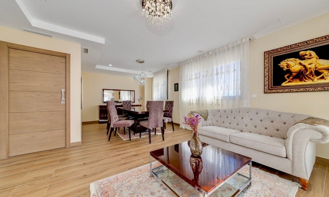 Használt Ingatlanok - Villa -
Torrevieja - Costa Blanca