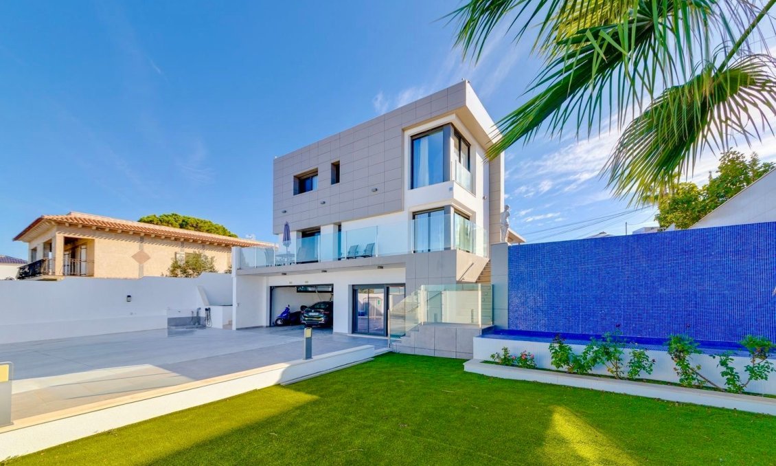 Használt Ingatlanok - Villa -
Torrevieja - Costa Blanca