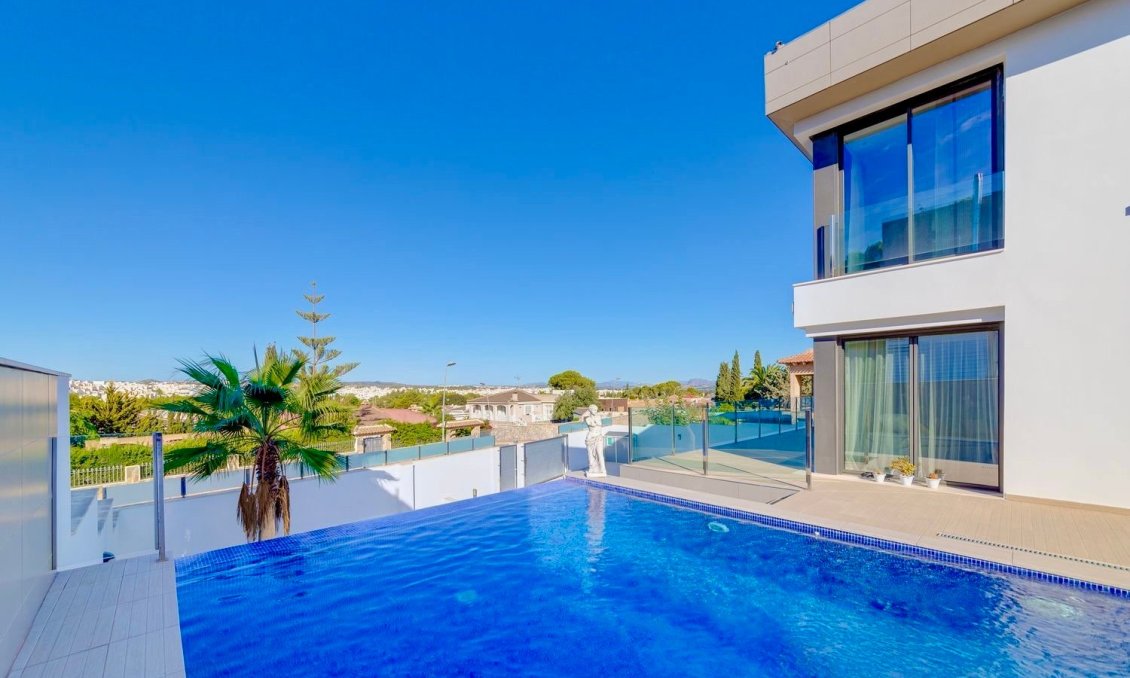 Használt Ingatlanok - Villa -
Torrevieja - Costa Blanca