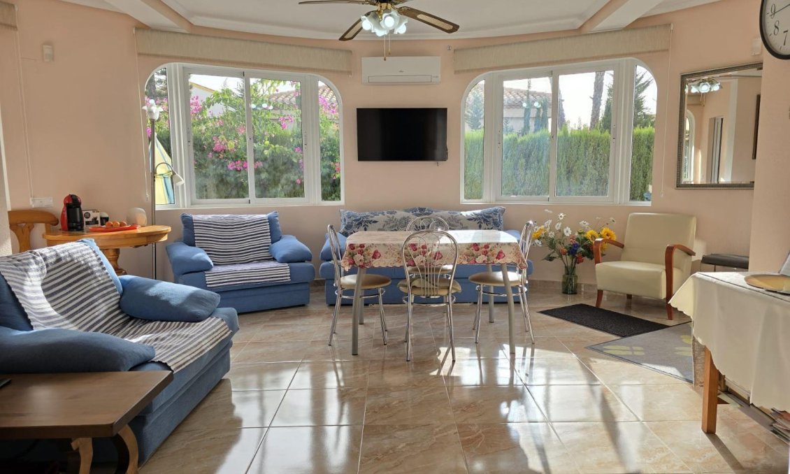 Használt Ingatlanok - Villa -
Orihuela Costa - Playa Flamenca