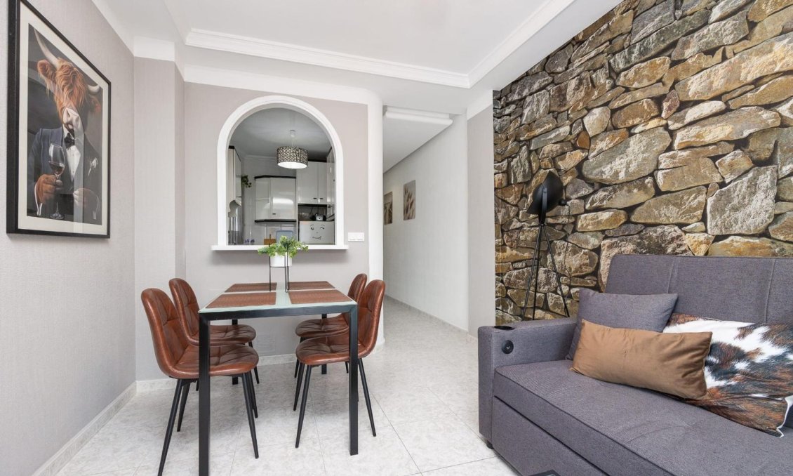 Segunda mano - Apartamento -
Torrevieja - Estacion De Autobuses