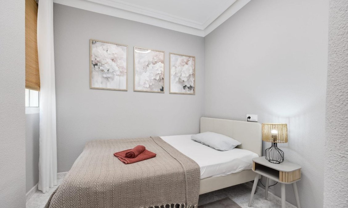 Segunda mano - Apartamento -
Torrevieja - Estacion De Autobuses