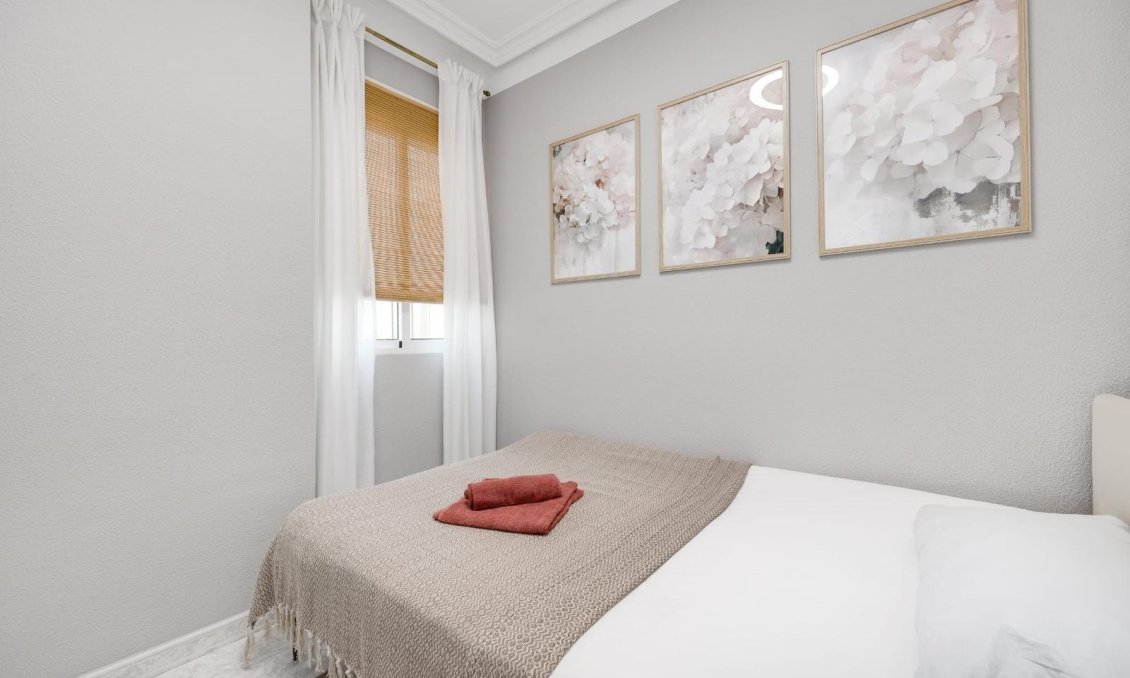 Segunda mano - Apartamento -
Torrevieja - Estacion De Autobuses