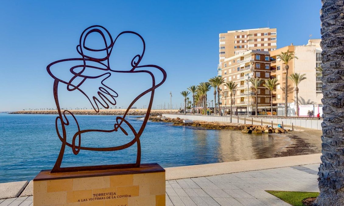 Segunda mano - Apartamento -
Torrevieja - Estacion De Autobuses