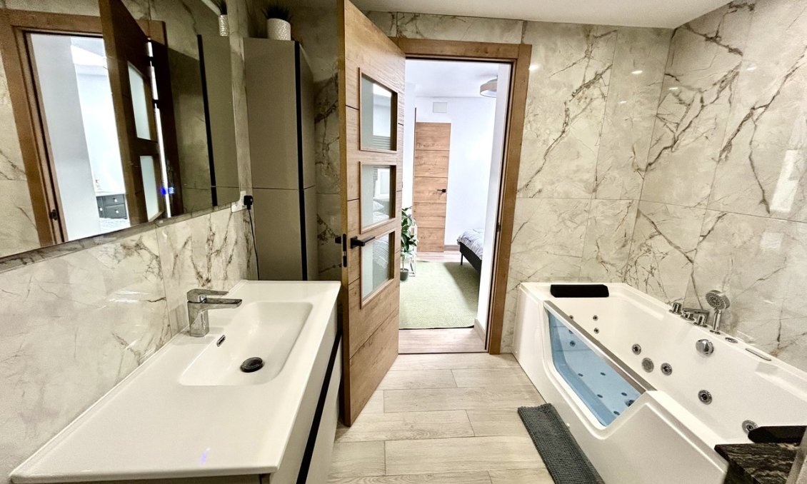 Resale - Town House -
San Miguel de Salinas - Inland