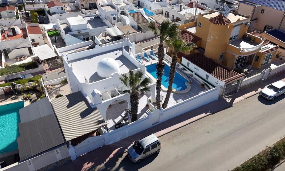 Használt Ingatlanok - Villa -
Villamartin - Costa Blanca