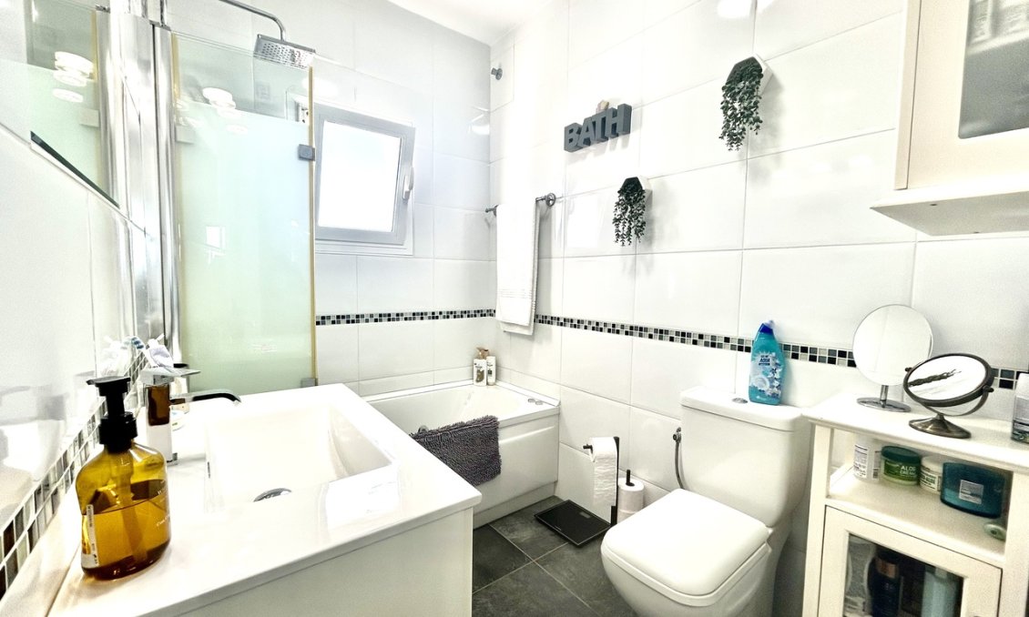 Használt Ingatlanok - Villa -
Villamartin - Costa Blanca