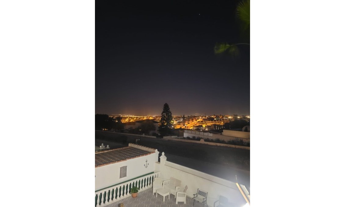 Használt Ingatlanok - Villa -
Villamartin - Costa Blanca