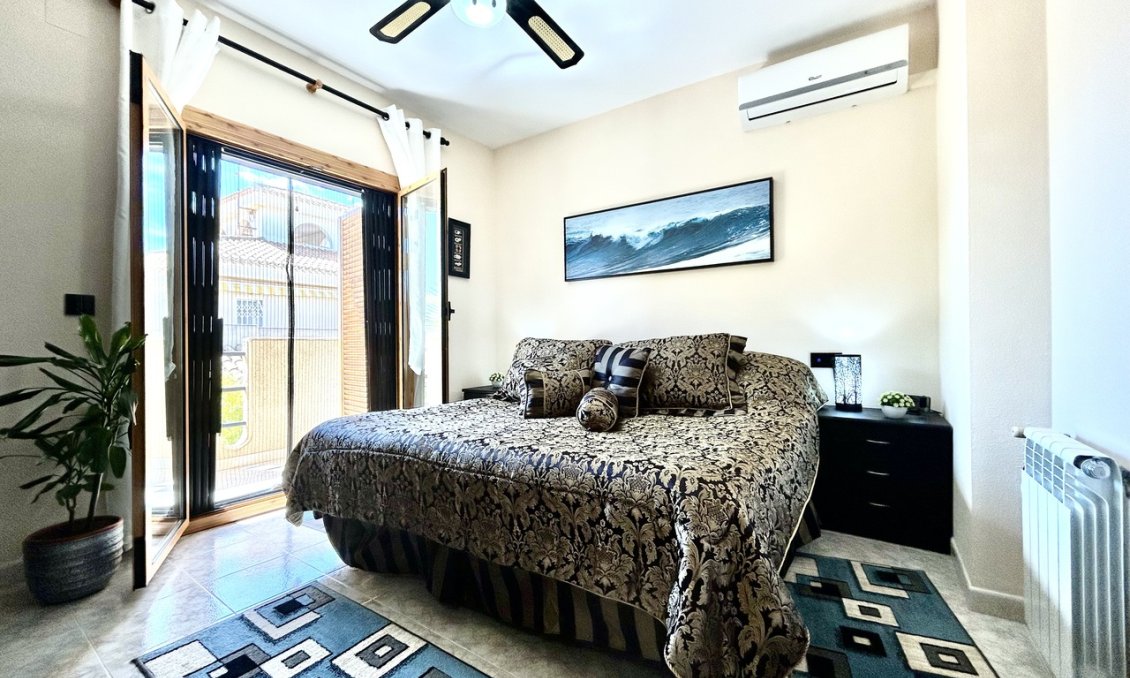 Használt Ingatlanok - Sorház -
Playa Flamenca - Costa Blanca