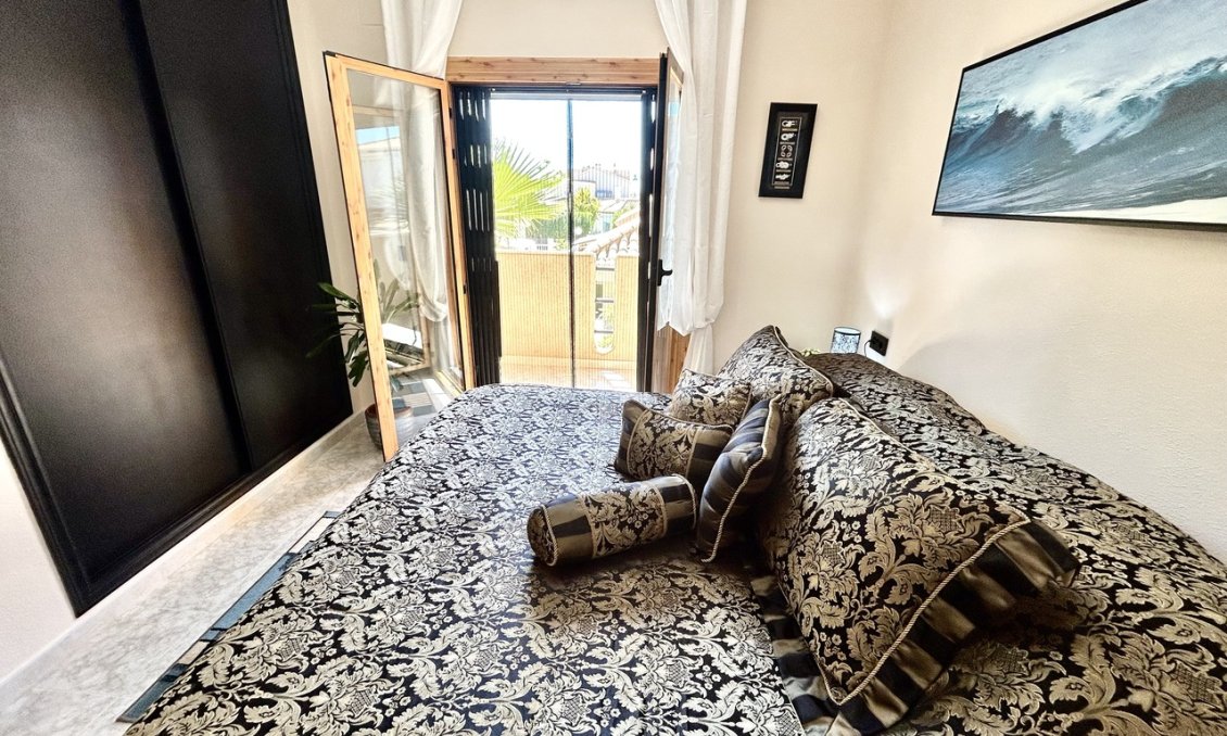 Használt Ingatlanok - Sorház -
Playa Flamenca - Costa Blanca