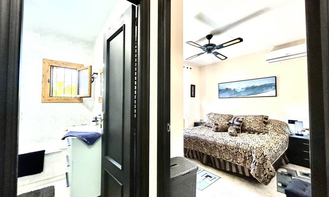 Használt Ingatlanok - Sorház -
Playa Flamenca - Costa Blanca