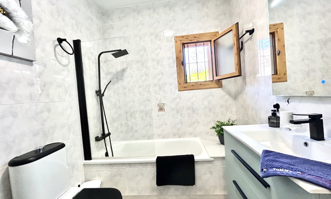 Használt Ingatlanok - Sorház -
Playa Flamenca - Costa Blanca