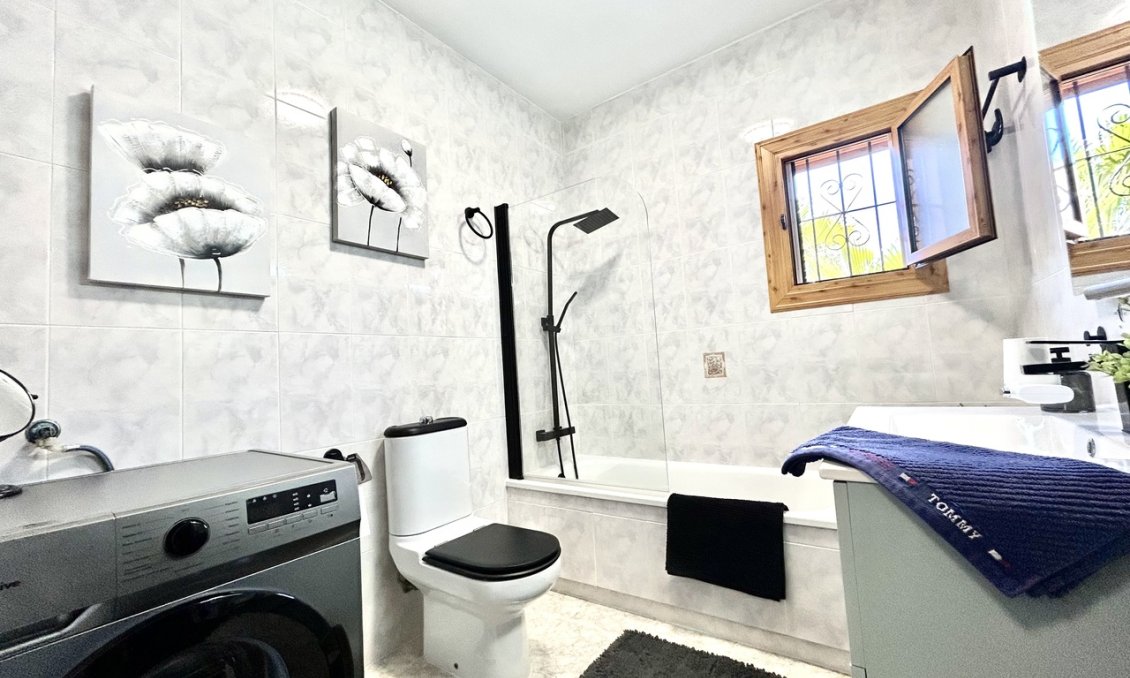 Használt Ingatlanok - Sorház -
Playa Flamenca - Costa Blanca