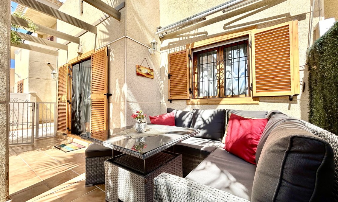 Használt Ingatlanok - Sorház -
Playa Flamenca - Costa Blanca