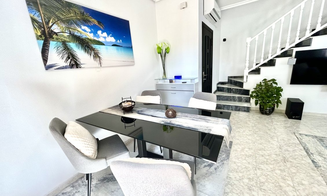 Használt Ingatlanok - Sorház -
Playa Flamenca - Costa Blanca