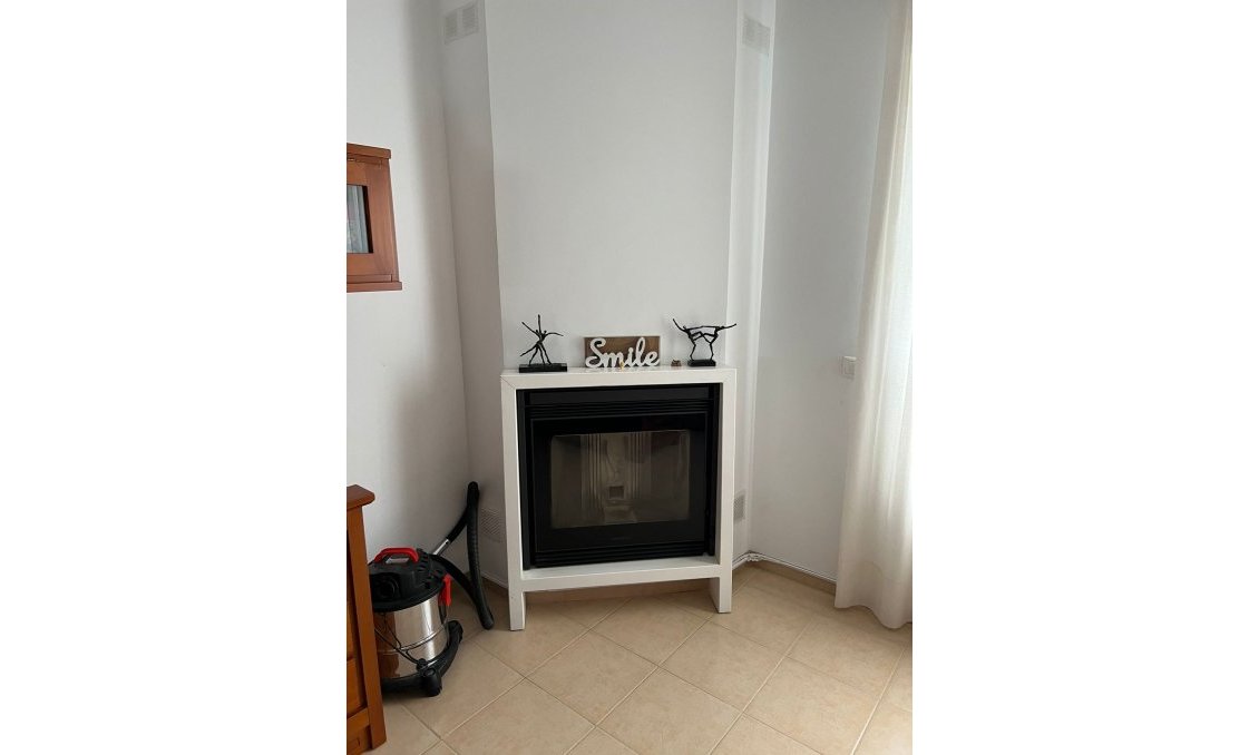 Wiederverkauf - Villa -
Fortuna - Inland