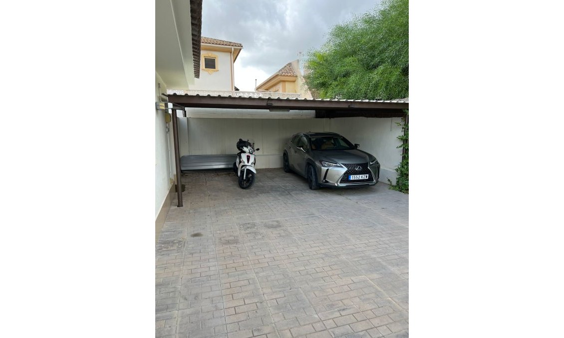 Wiederverkauf - Villa -
Fortuna - Inland