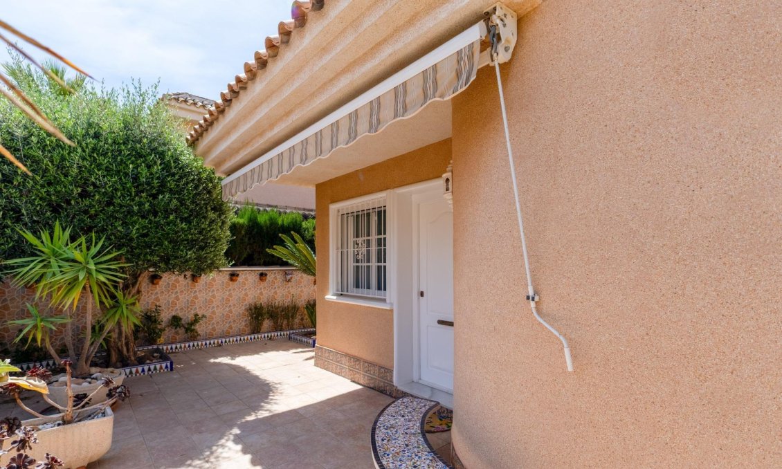Resale - Villa -
Torrevieja - Los Balcones - Los Altos del Edén