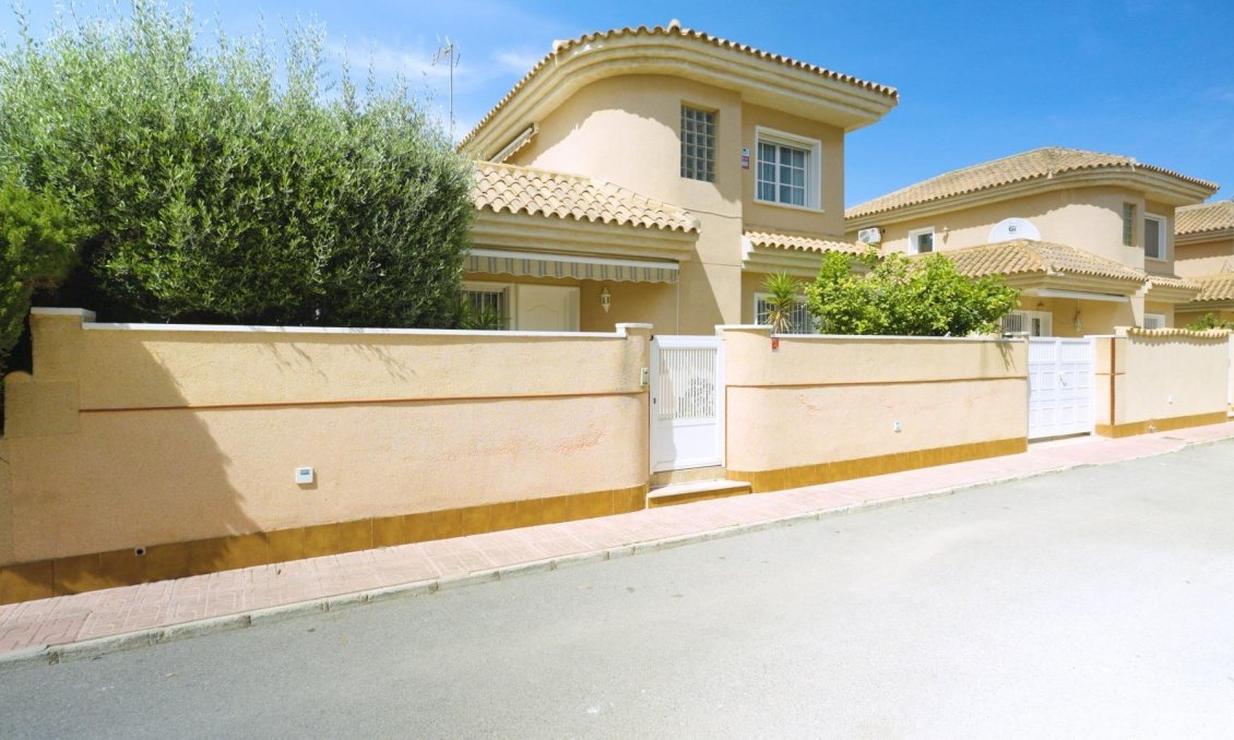 Resale - Villa -
Torrevieja - Los Balcones - Los Altos del Edén