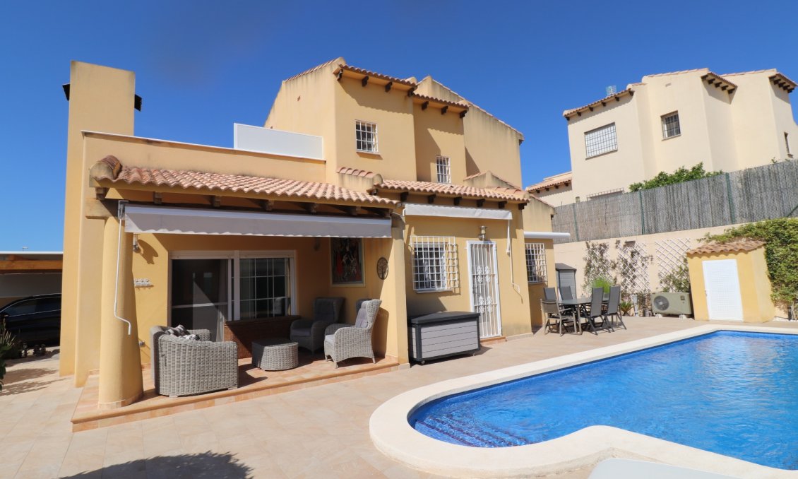 Wiederverkauf - Villa -
Fortuna - Inland