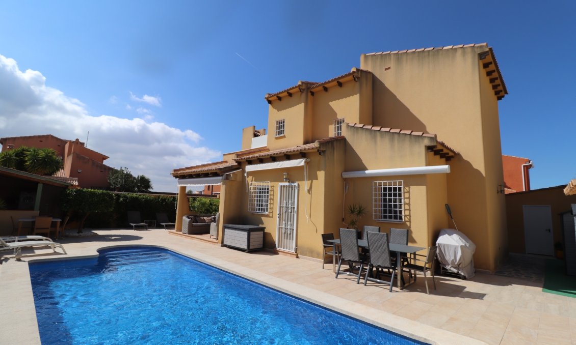 Wiederverkauf - Villa -
Fortuna - Inland