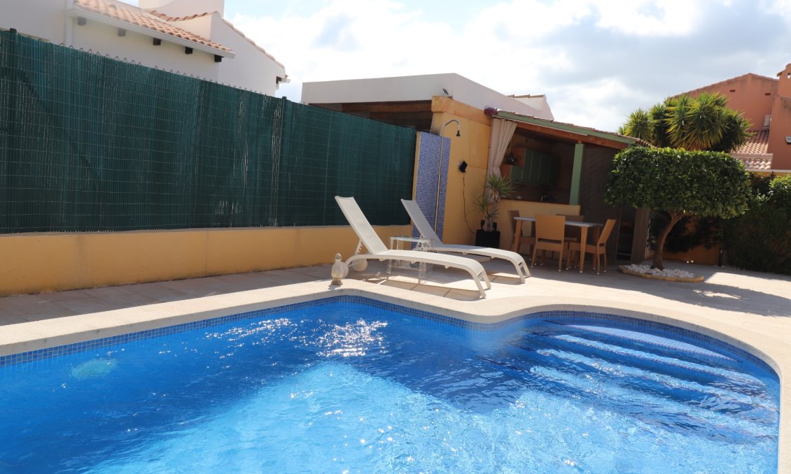 Wiederverkauf - Villa -
Fortuna - Inland