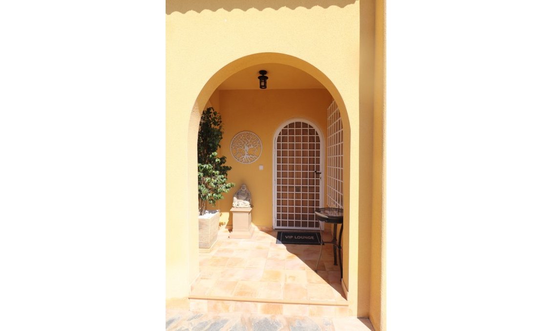 Wiederverkauf - Villa -
Fortuna - Inland