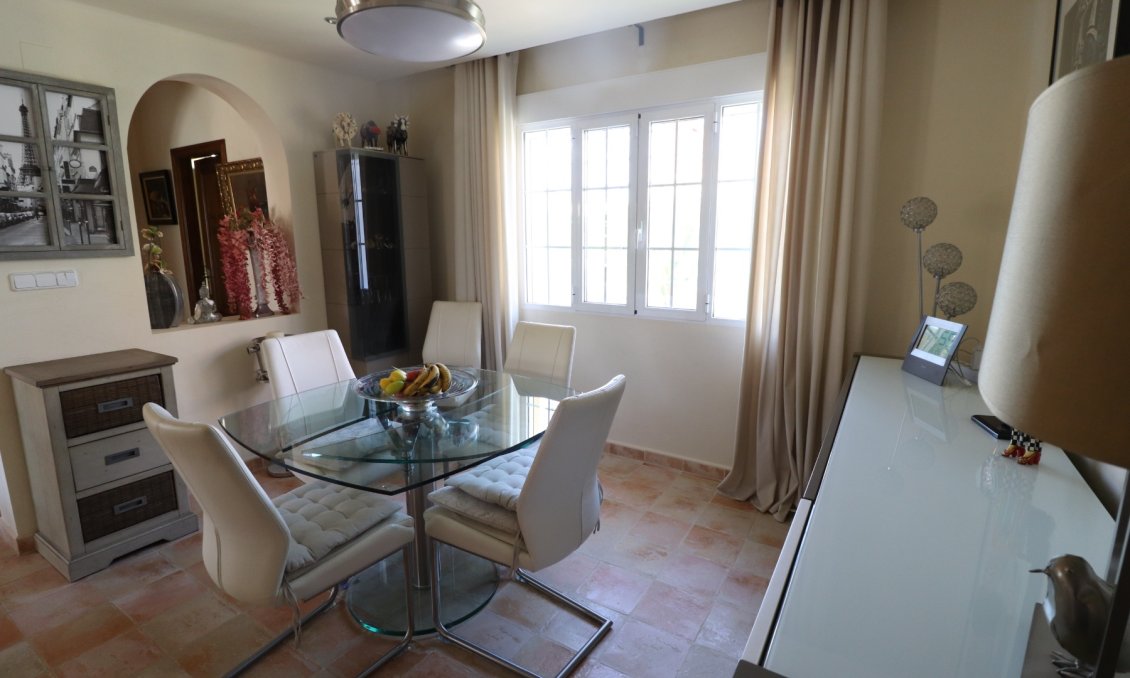 Wiederverkauf - Villa -
Fortuna - Inland