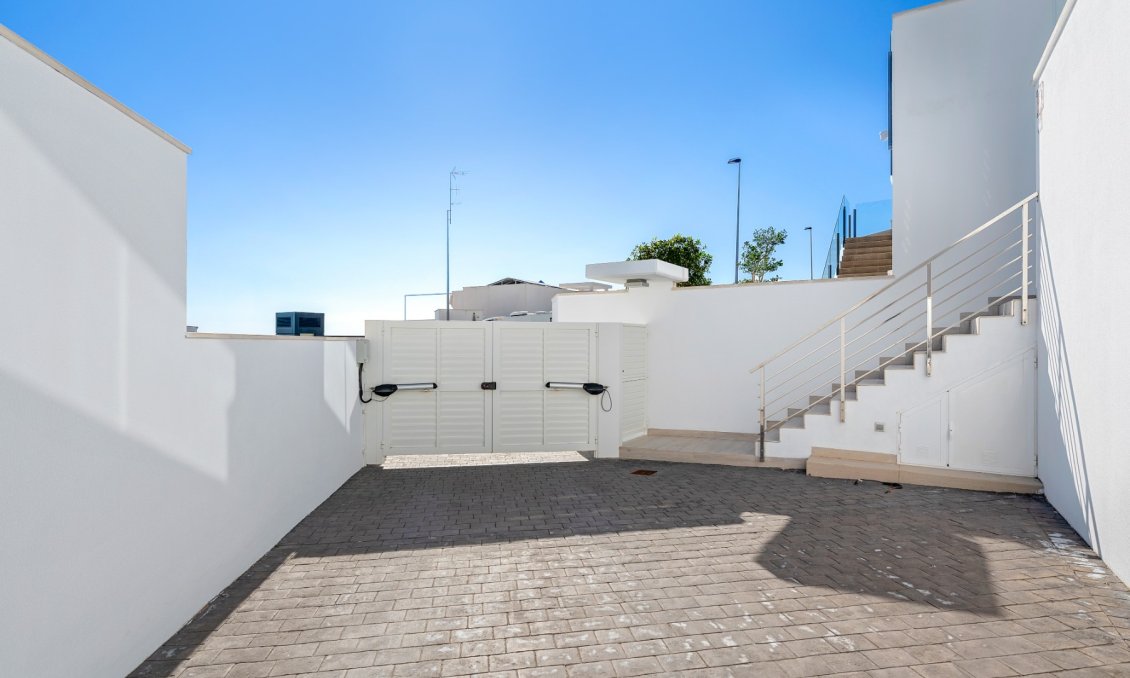 Resale - Villa -
San Miguel de Salinas - Inland