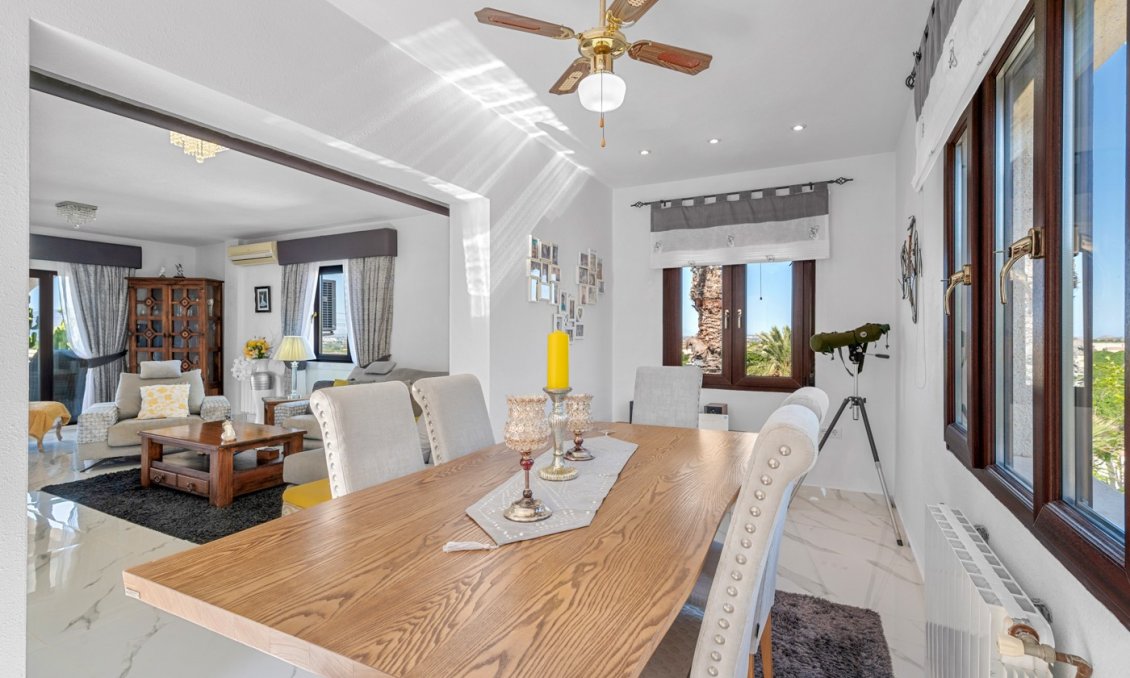 Resale - Villa -
Almoradí - Inland