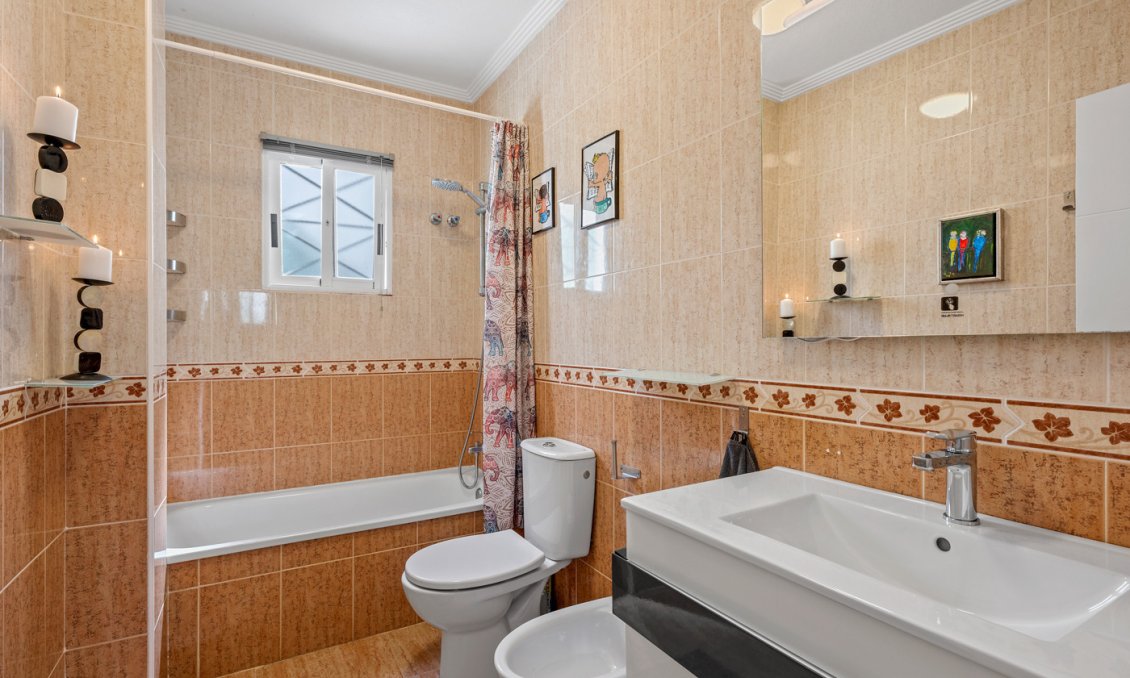 Resale - Bungalow -
Orihuela Costa - Costa Blanca