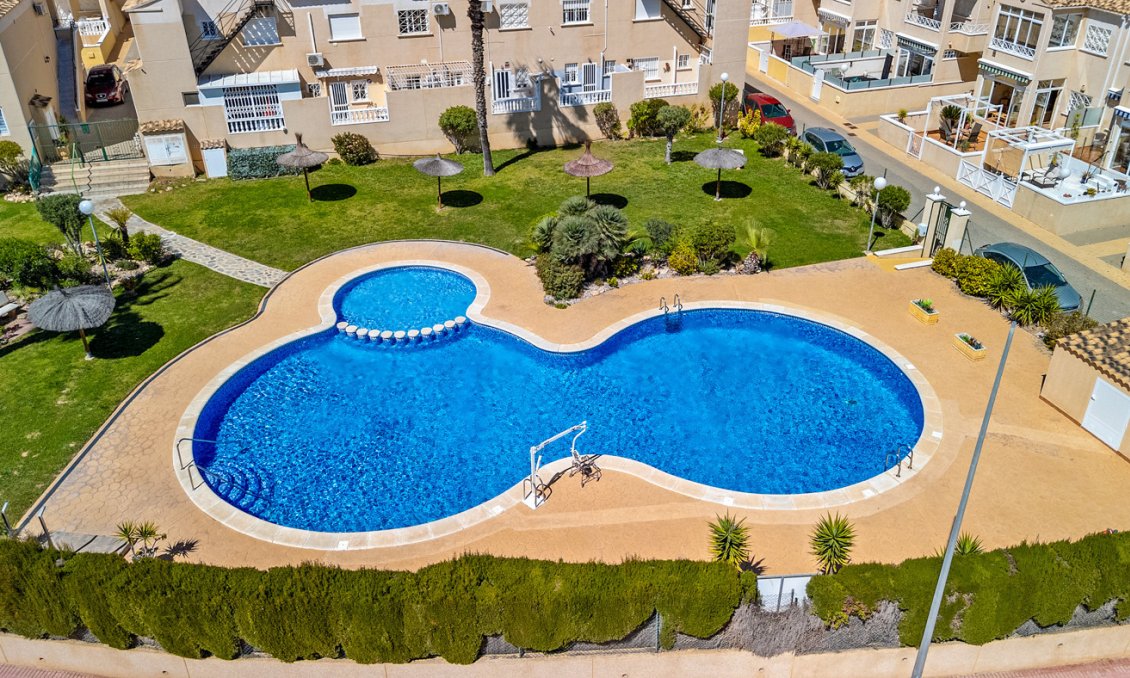 Resale - Bungalow -
Orihuela Costa - Costa Blanca