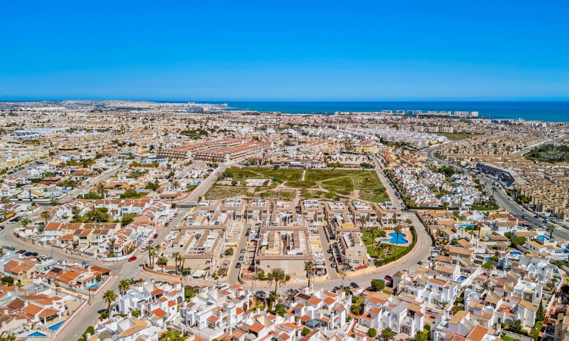 Resale - Bungalow -
Orihuela Costa - Costa Blanca