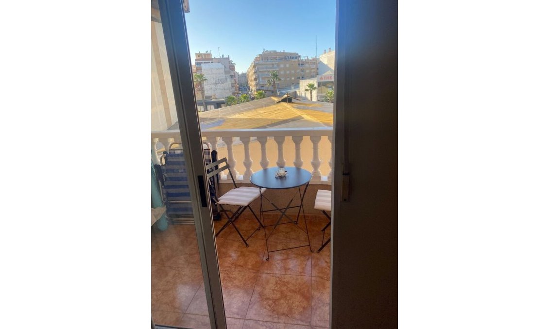 Resale - Apartment -
Torrevieja - Centro
