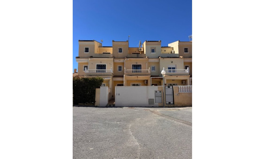 Wiederverkauf - Town House -
Campoamor - Costa Blanca